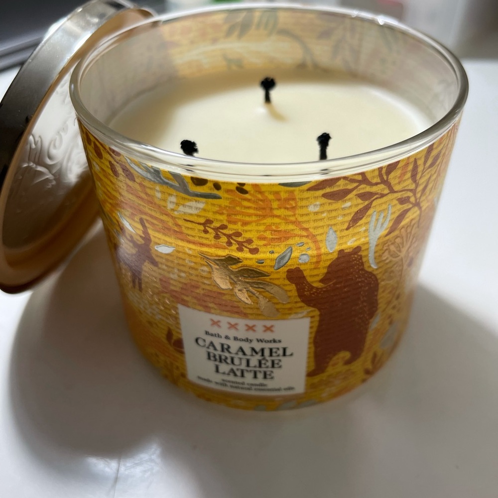 Bath and body works Carmel brûlée latte candle 26